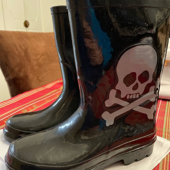 Gap kids unisex skull & crossbones hip rain boots size 4 black - Picture 1 of 4